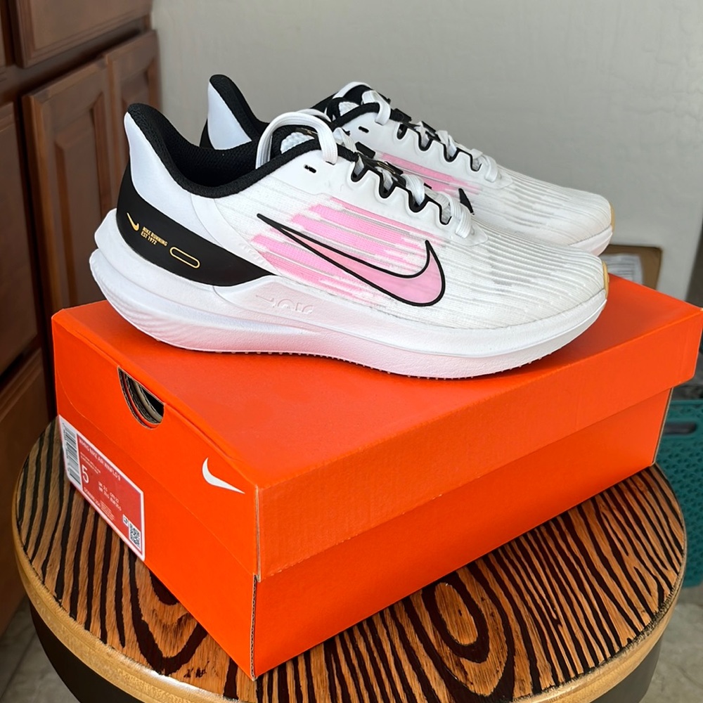 Women’s Nike Winflo 9